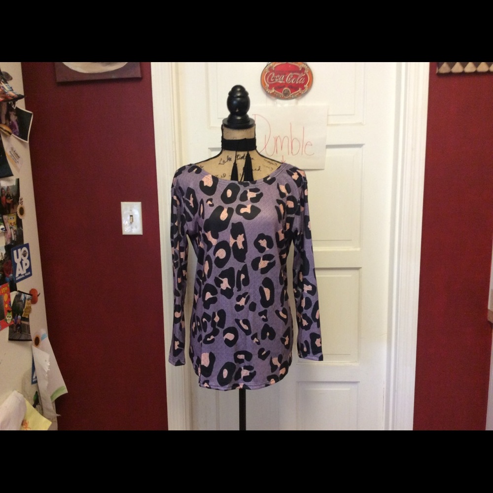 ❤️purple leopard twisted open back top❤️ - Picture 4 of 8
